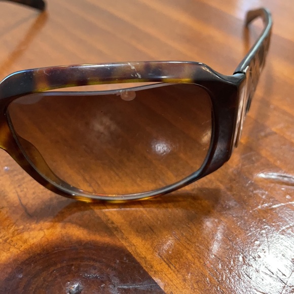 Burberry Sunglasses - Picture 6 of 7